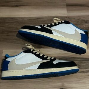 Jordan 1 low Travis Scott